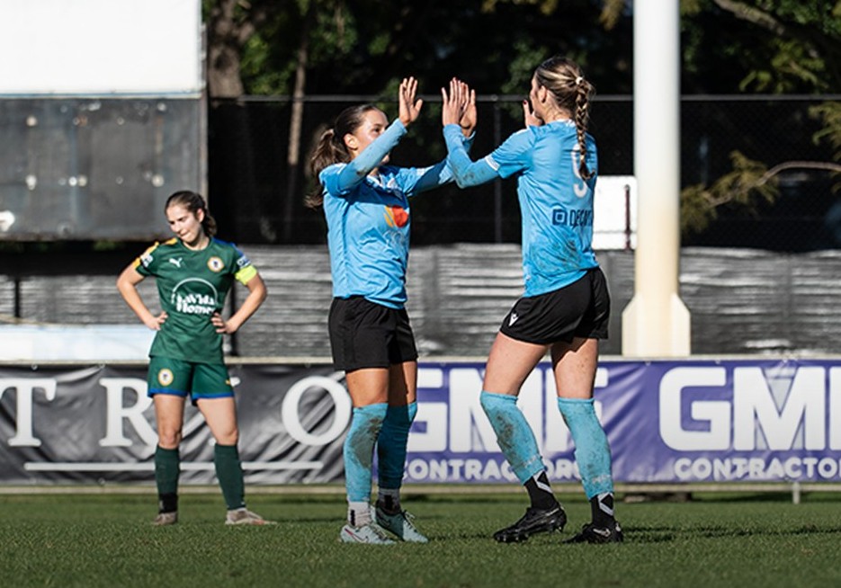 AZZURRI WOMEN WIN IN WET
